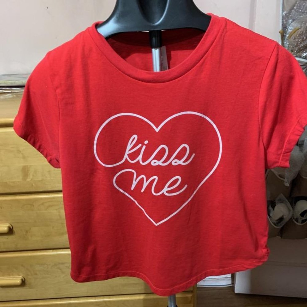 Forever 21 Kiss me Tee